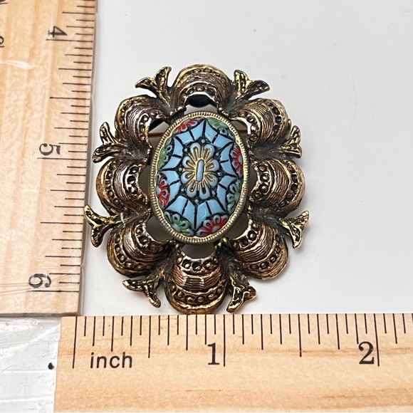 Ornate Brooch With Blue Cabochon Beautiful Vintage Estate Gold Tone Brooch - Picture 4 of 4